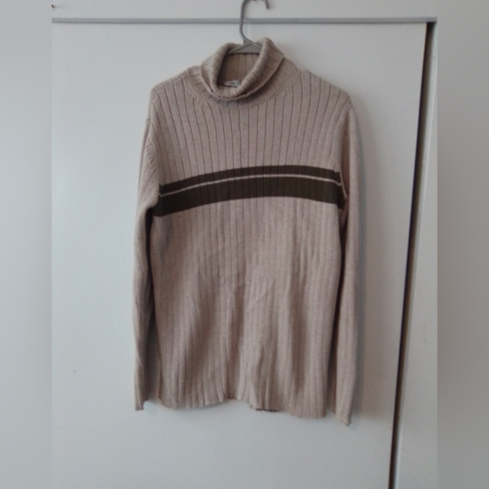 Old Navy Men's Turtleneck Sweater in Cream and Brown